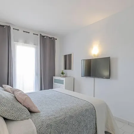 Benalbeach Sunny With Sea Views Lejlighed